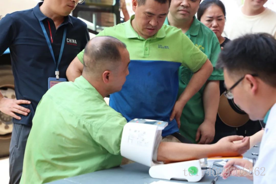 點滴聚愛心,公司組織開展公益獻血活動(圖1) 點滴聚愛心,公司組織開展公益獻血活動(圖1)