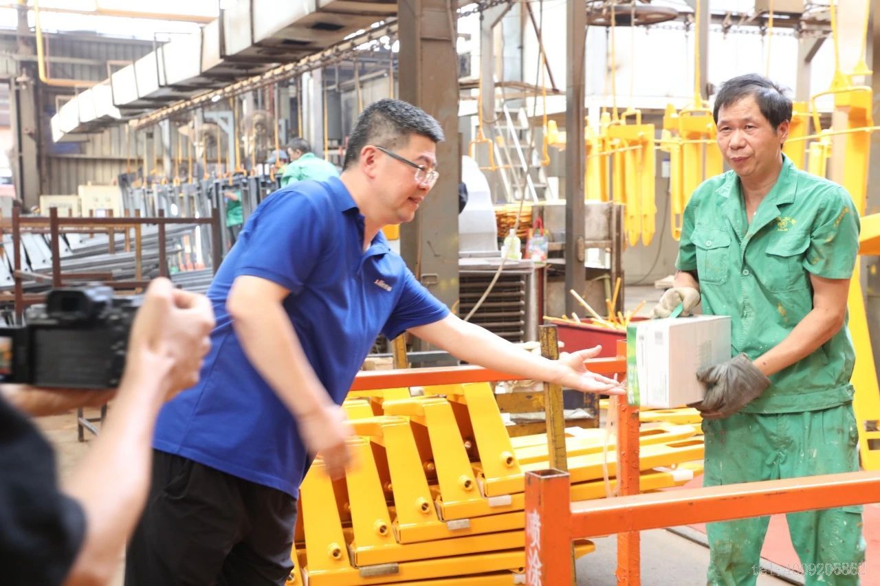 公司領(lǐng)導(dǎo)深入一線慰問(wèn)員工，傳遞溫暖關(guān)懷(圖3)